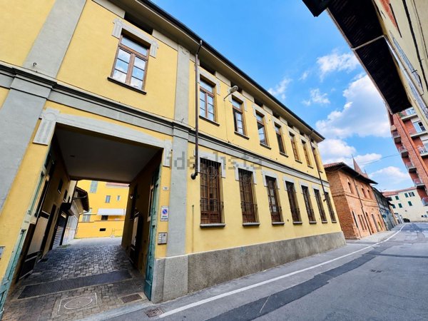 appartamento in vendita a Chieri in zona Canarone