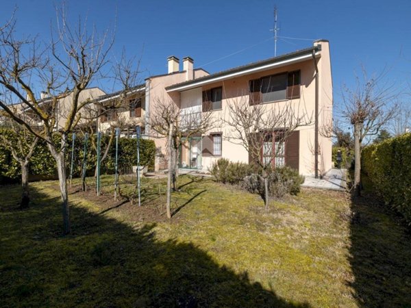 casa indipendente in vendita a Chieri in zona Roaschia
