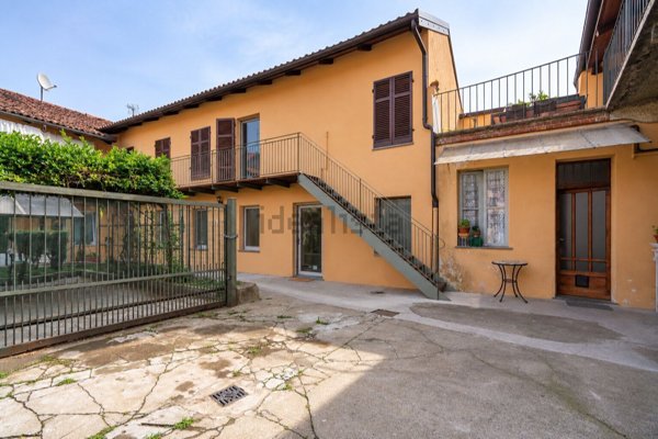 appartamento in vendita a Chieri in zona Canarone