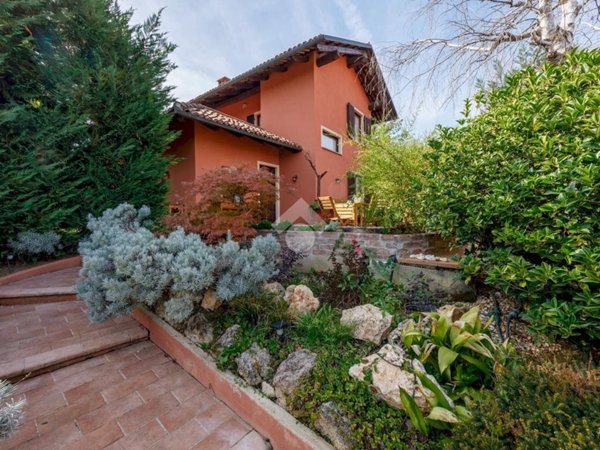 casa indipendente in vendita a Chieri