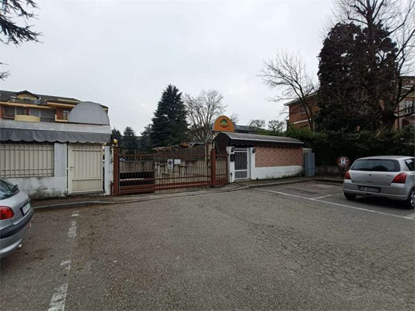 esercizio commerciale in vendita a Chieri