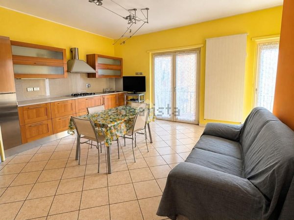 appartamento in vendita a Chieri in zona Canarone