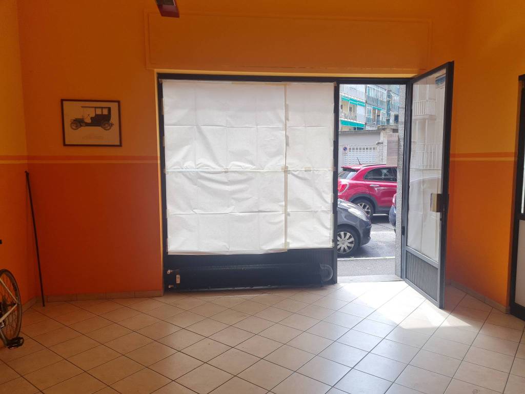 locale commerciale in vendita a Chieri