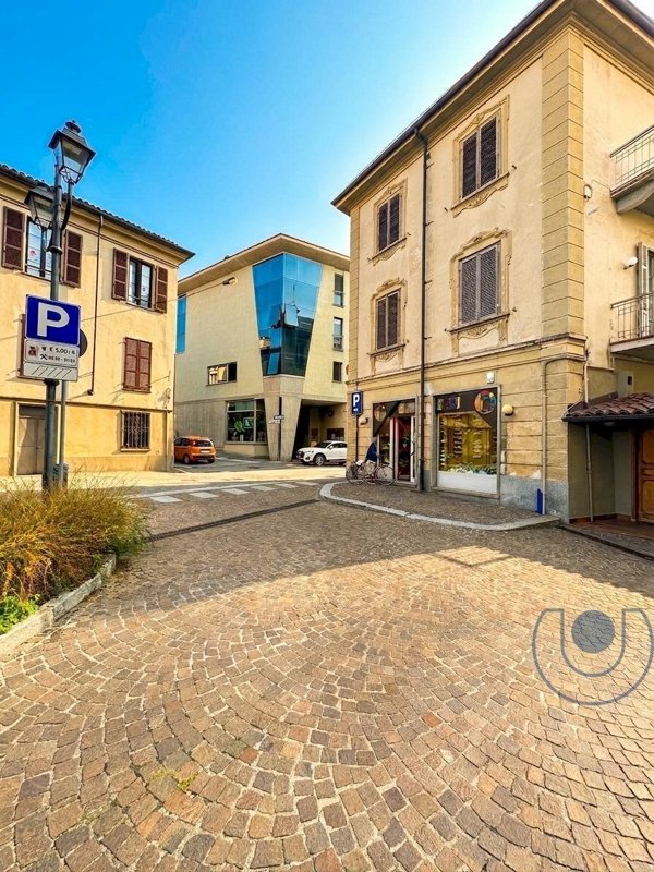 appartamento in vendita a Chieri in zona Canarone
