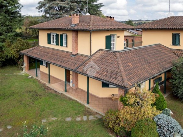 casa indipendente in vendita a Chieri in zona Roaschia