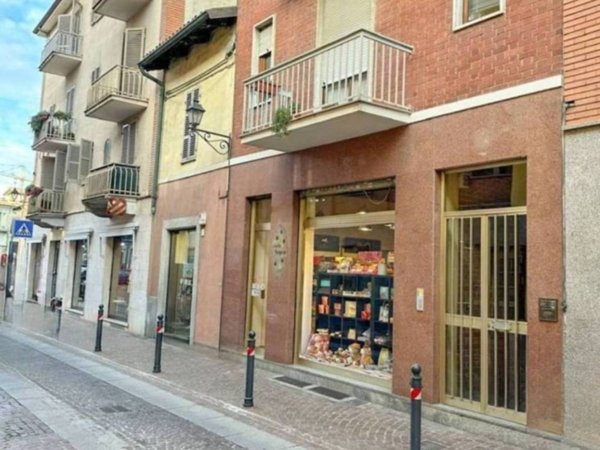 appartamento in vendita a Chieri in zona Canarone