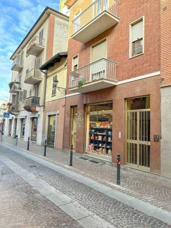 appartamento in vendita a Chieri in zona Canarone