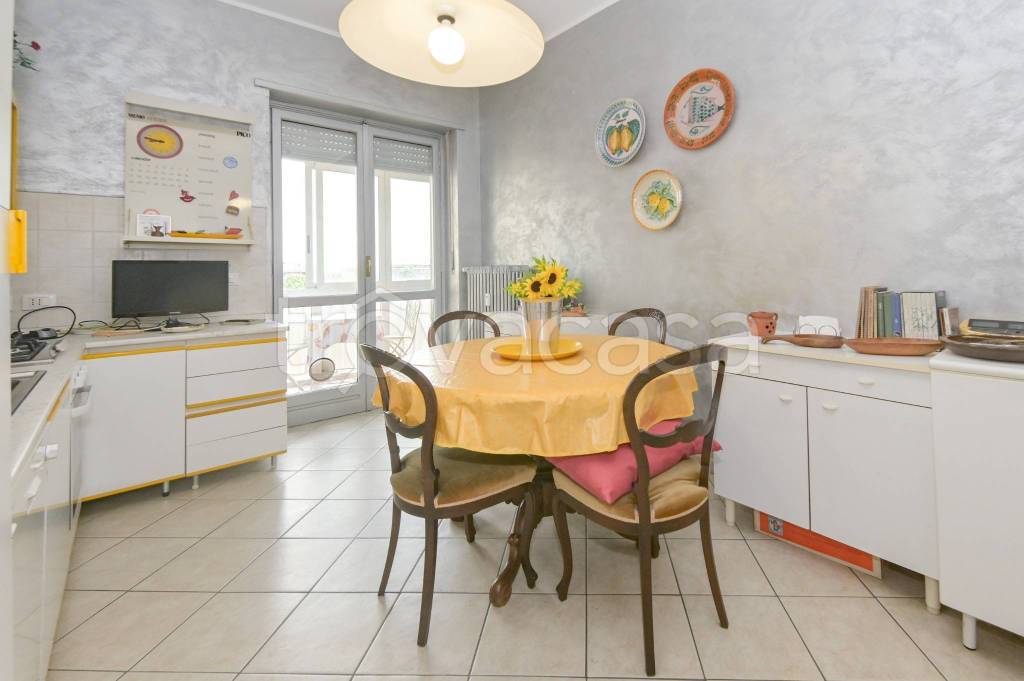 appartamento in vendita a Chieri in zona Roaschia