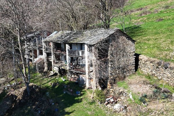 casale in vendita a Chiesanuova