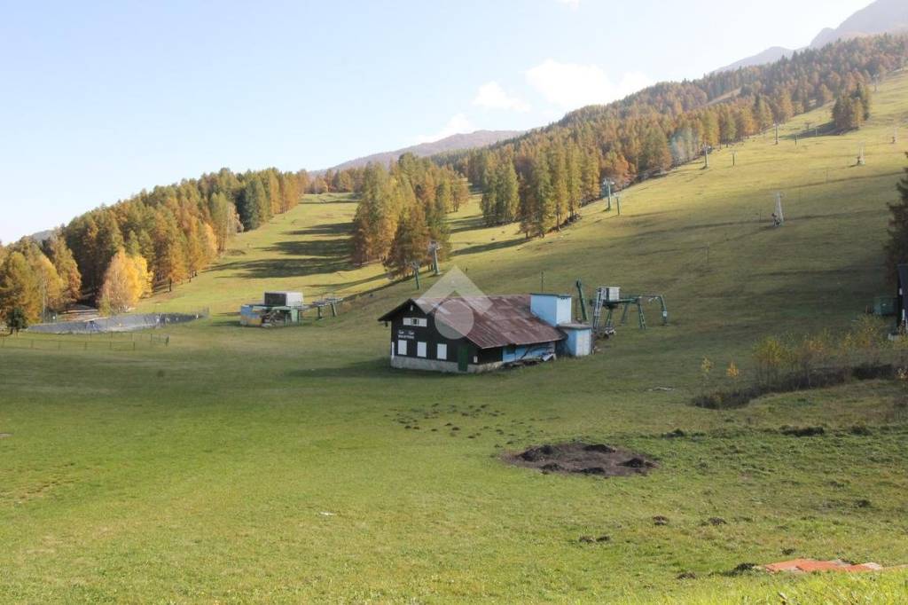 negozio in vendita a Chiomonte in zona Frais