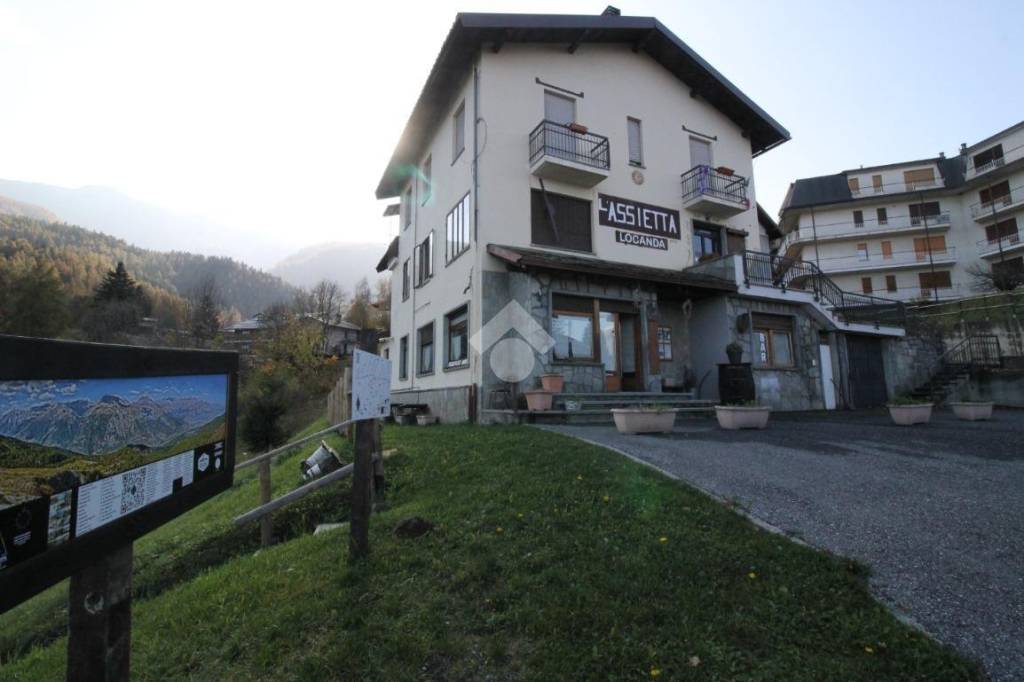 negozio in vendita a Chiomonte in zona Frais