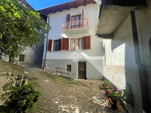 casa indipendente in vendita a Chiomonte