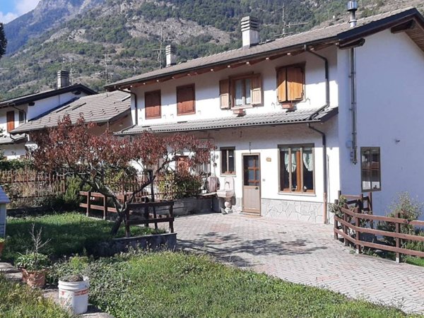 casa indipendente in vendita a Chiomonte