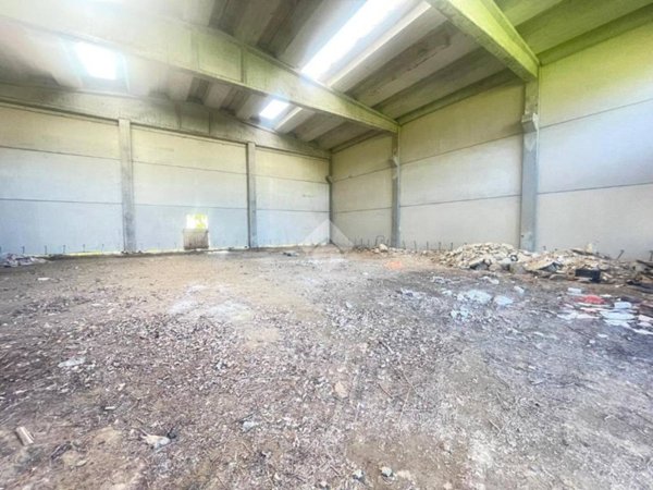 locale commerciale in vendita a Chiusa di San Michele