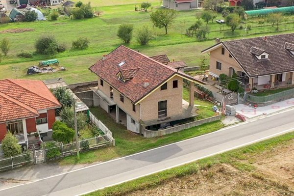 casa indipendente in vendita a Chivasso in zona Montegiove