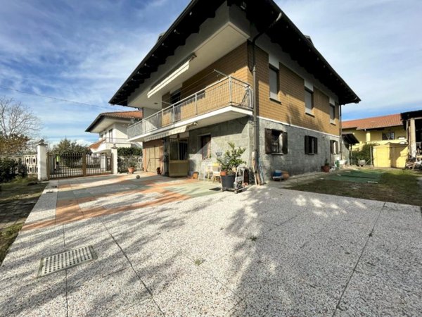 casa indipendente in vendita a Chivasso in zona Pratoregio