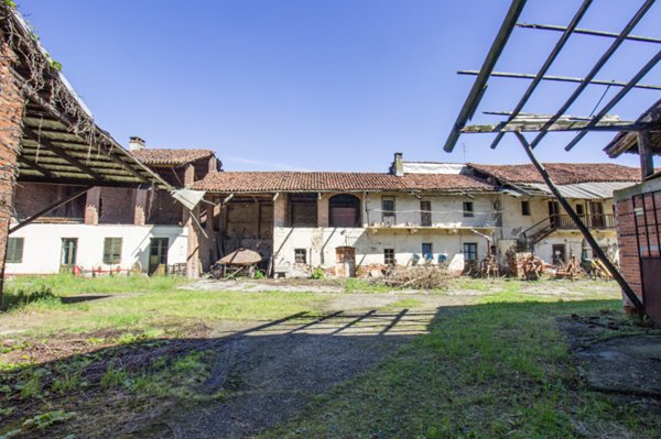 casale in vendita a Chivasso in zona Montegiove