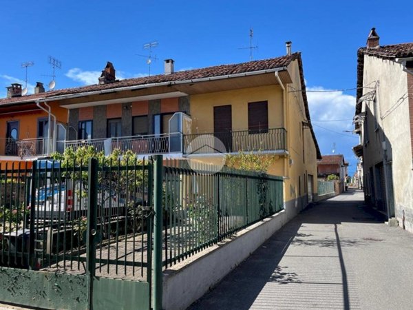 casa indipendente in vendita a Chivasso in zona Castelrosso
