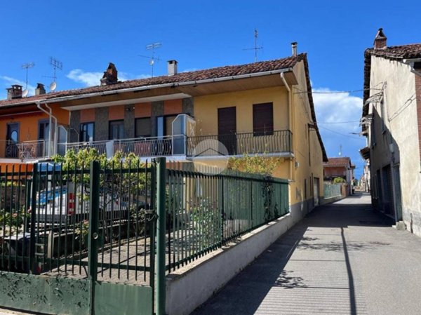 casa indipendente in vendita a Chivasso in zona Castelrosso