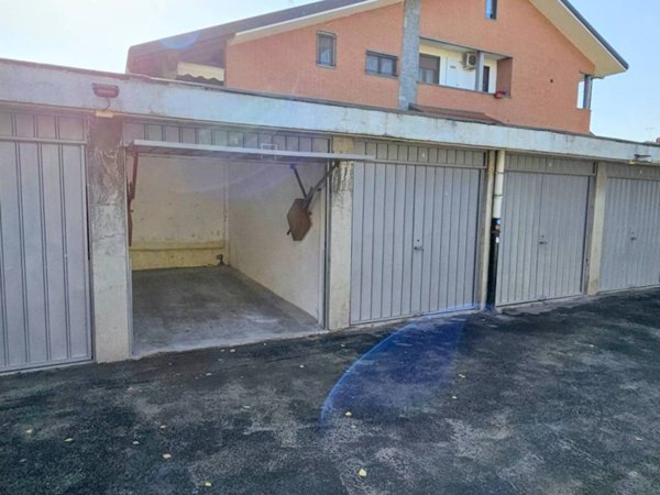 locale di sgombero in vendita a Chivasso
