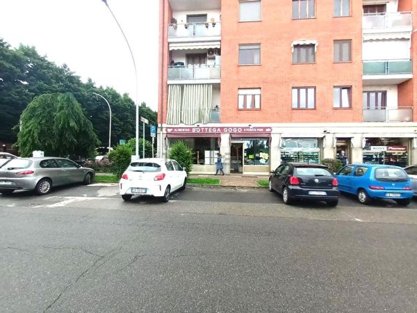 locale commerciale in vendita a Chivasso