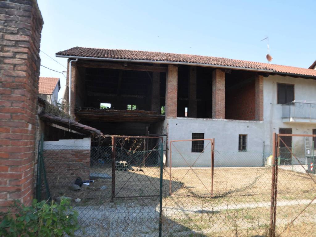 casa indipendente in vendita a Chivasso in zona Castelrosso