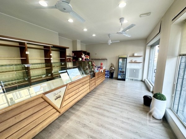 negozio in vendita a Chivasso