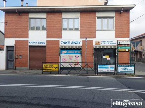 locale commerciale in vendita a Chivasso