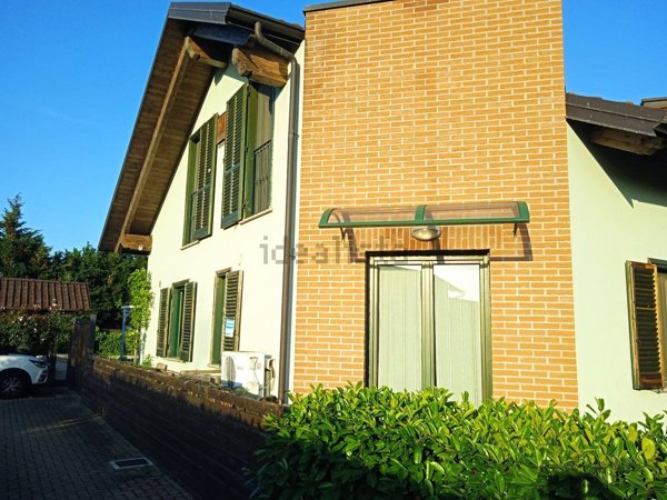 casa indipendente in vendita a Chivasso in zona Montegiove