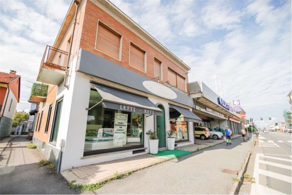 negozio in vendita a Chivasso