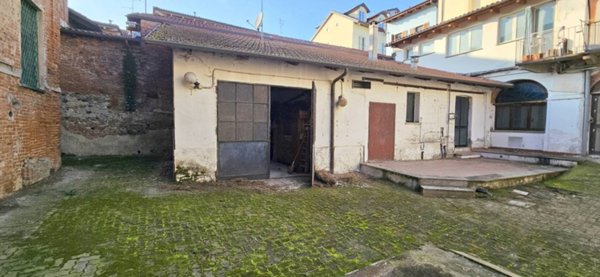 locale di sgombero in vendita a Chivasso
