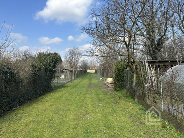 terreno edificabile in vendita a Chivasso