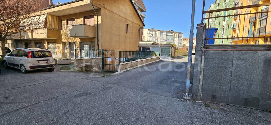 locale commerciale in vendita a Chivasso