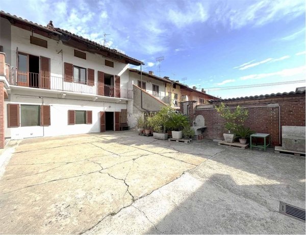 casa indipendente in vendita a Chivasso in zona Castelrosso