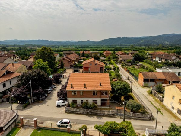 casa indipendente in vendita a Chivasso in zona Castelrosso