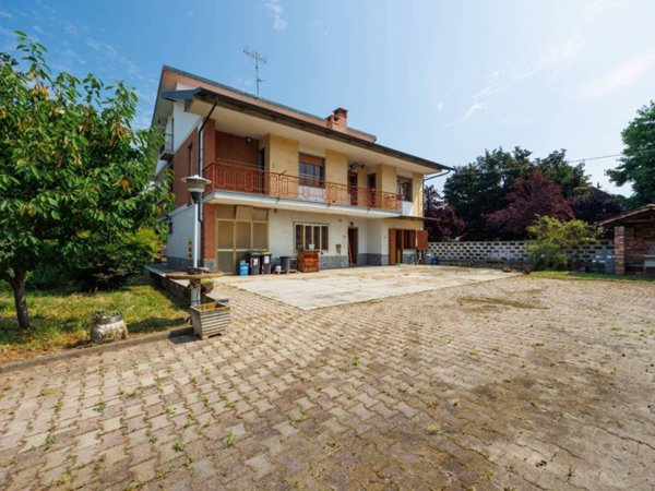 casa indipendente in vendita a Chivasso in zona Castelrosso