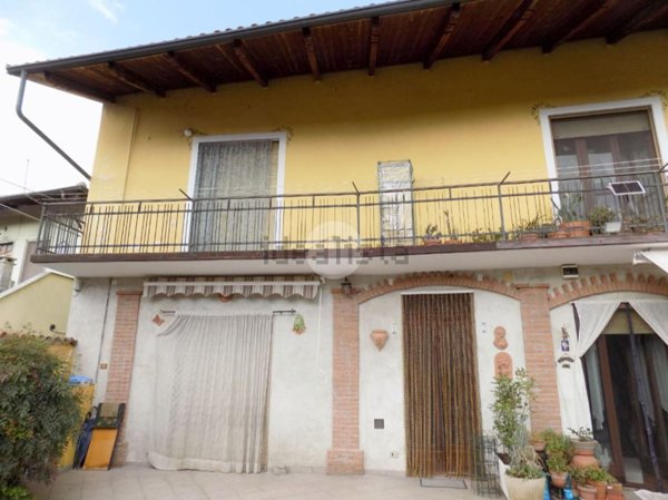 casa indipendente in vendita a Chivasso in zona Pratoregio