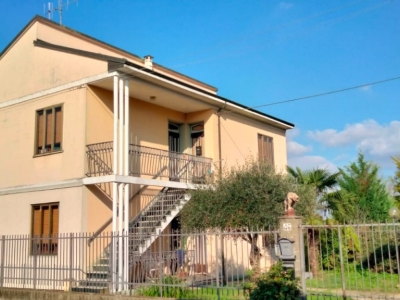 casa indipendente in vendita a Chivasso in zona Castelrosso