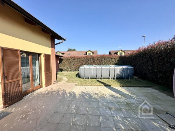 casa indipendente in vendita a Chivasso in zona Castelrosso