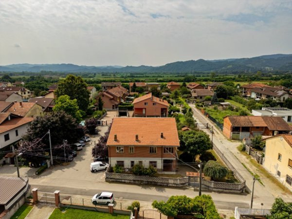 casa indipendente in vendita a Chivasso in zona Castelrosso