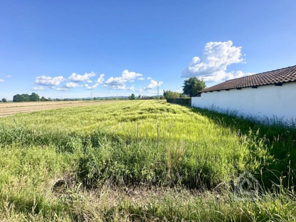 terreno edificabile in vendita a Chivasso in zona Boschetto