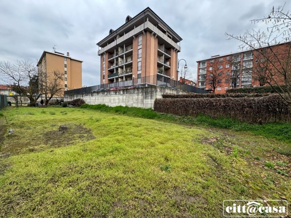 terreno edificabile in vendita a Chivasso