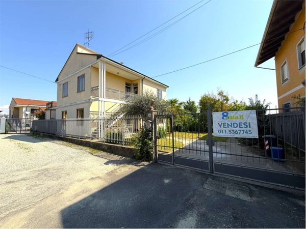 casa indipendente in vendita a Chivasso in zona Castelrosso