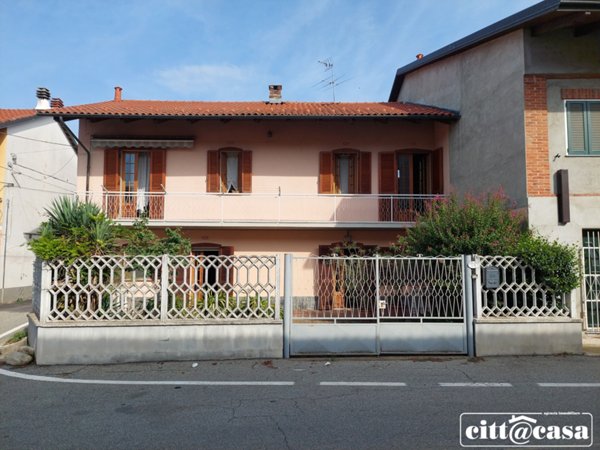 casa indipendente in vendita a Chivasso in zona Pogliani