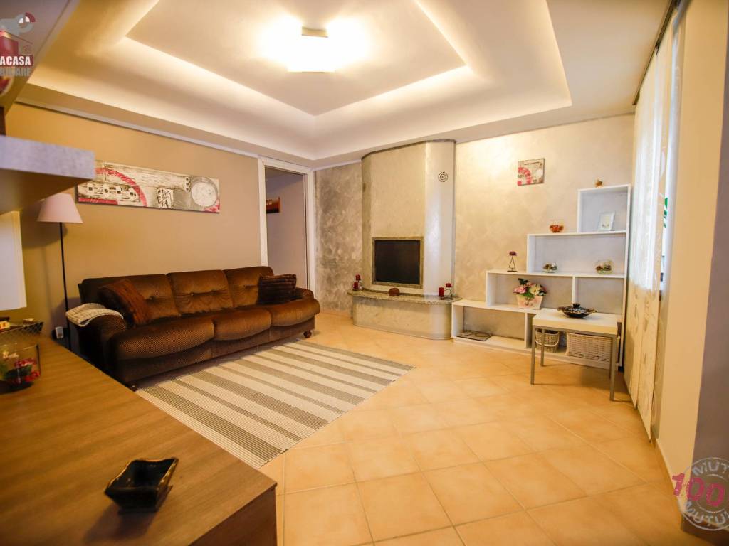 casa indipendente in vendita a Chivasso in zona Castelrosso