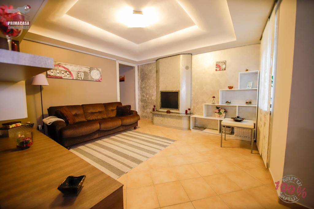 casa indipendente in vendita a Chivasso in zona Castelrosso