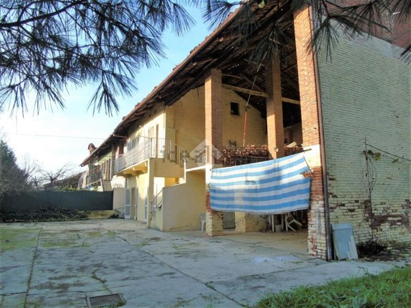 casa indipendente in vendita a Chivasso in zona Pogliani