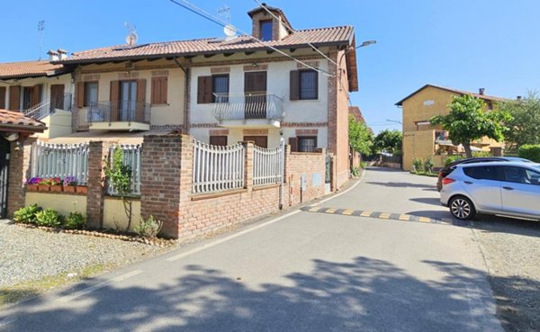 casa indipendente in vendita a Chivasso in zona Pogliani