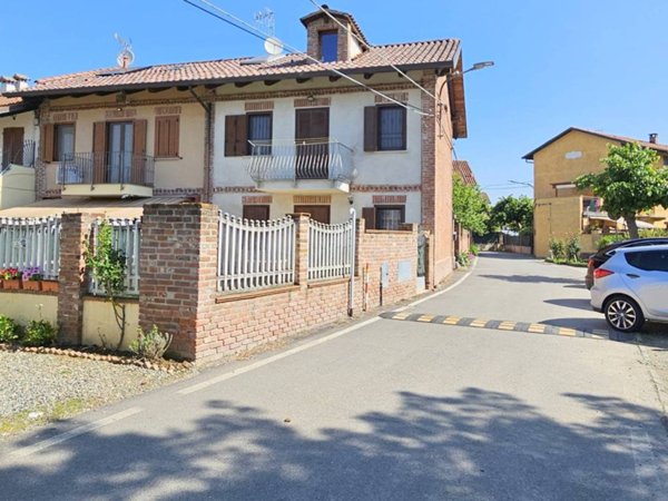 casa indipendente in vendita a Chivasso in zona Pogliani