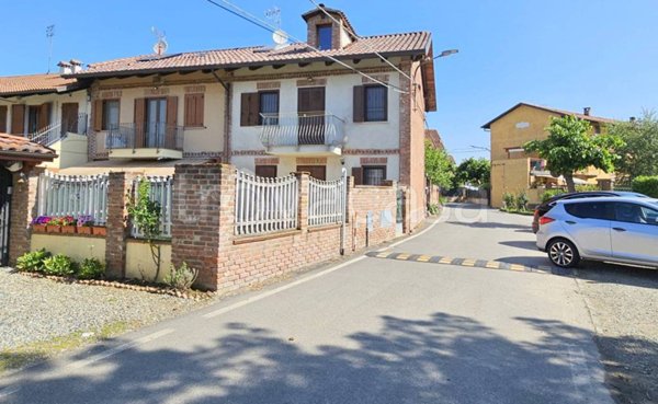 casa indipendente in vendita a Chivasso in zona Pogliani